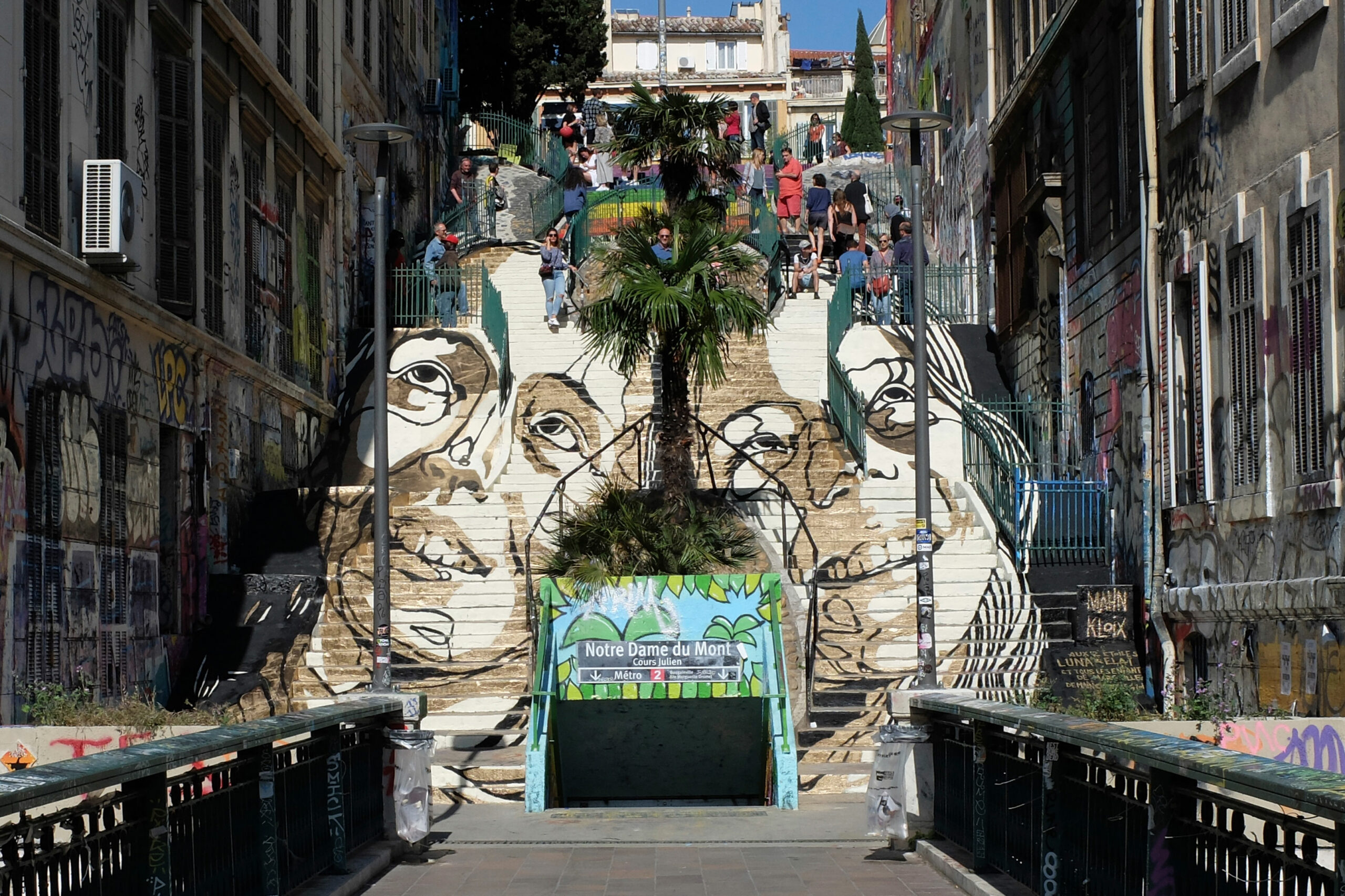 Mahn Kloix - Looking for her Futur